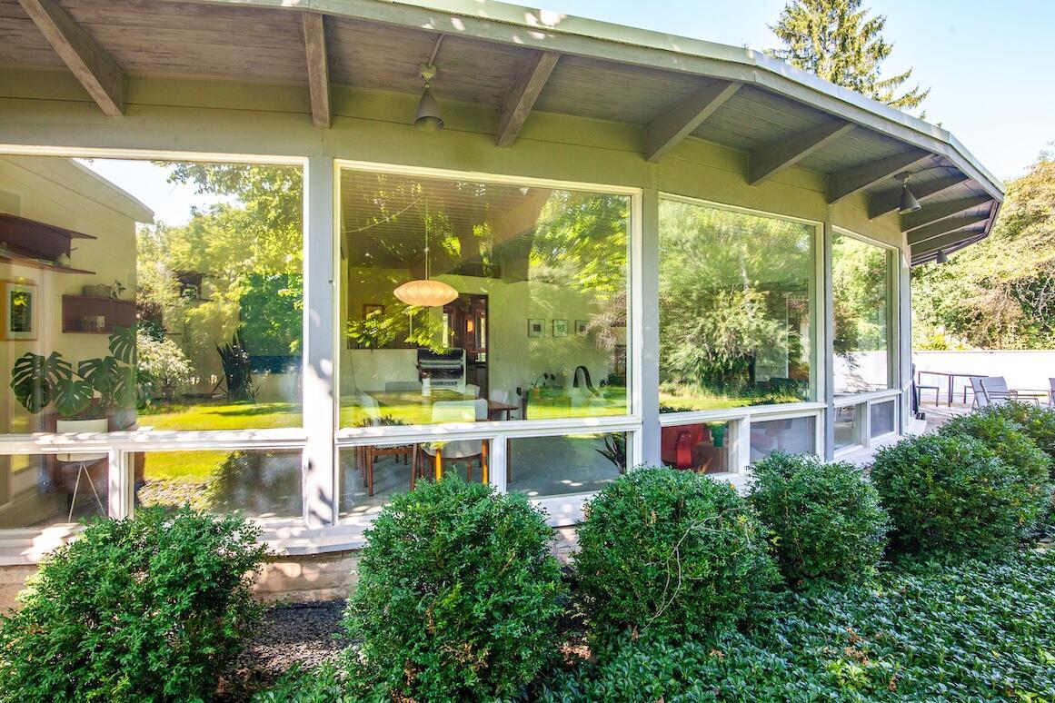 11400 N Mulberry Dr, Mequon, WI 53092