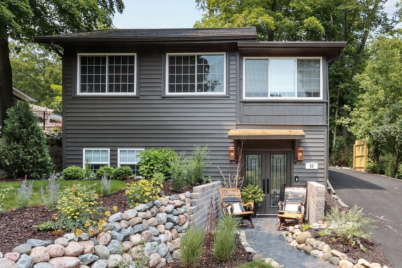 20 Collie St, Williams Bay, WI 53191