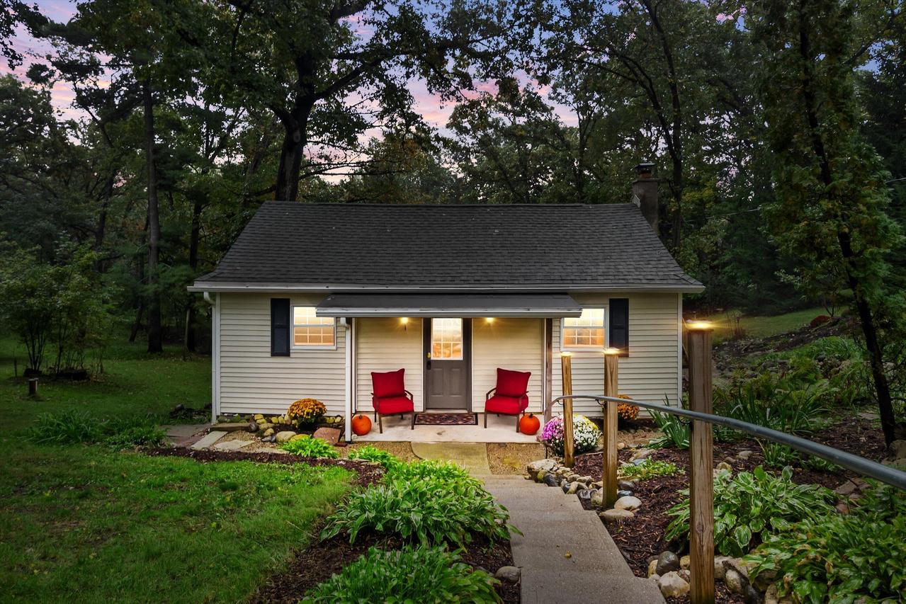 N6830 Tippecanoe Trl, Sugar Creek, WI 53121