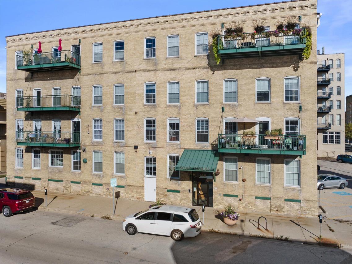 418 N 3rd St #260, Milwaukee, WI 53203