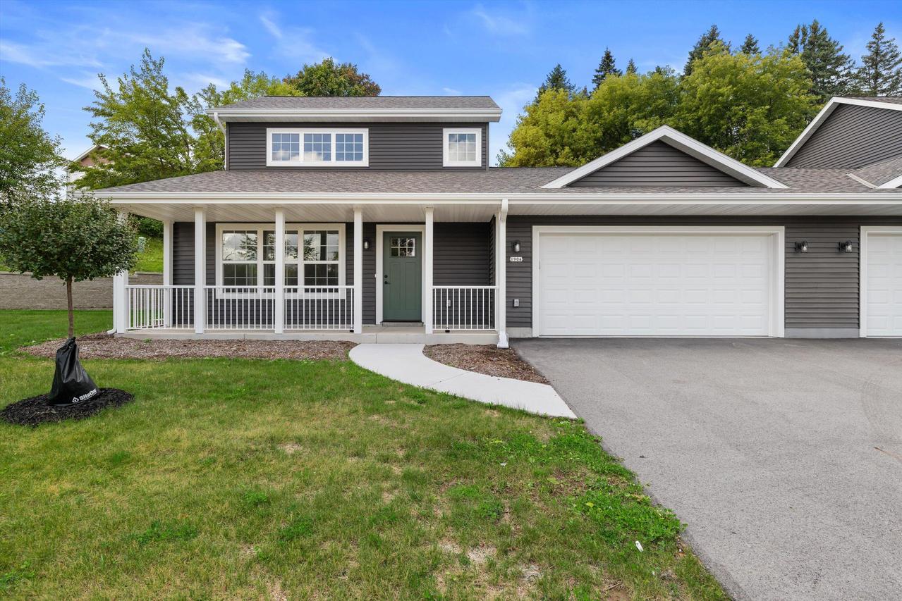 1904 River Dr, West Bend, WI 53090