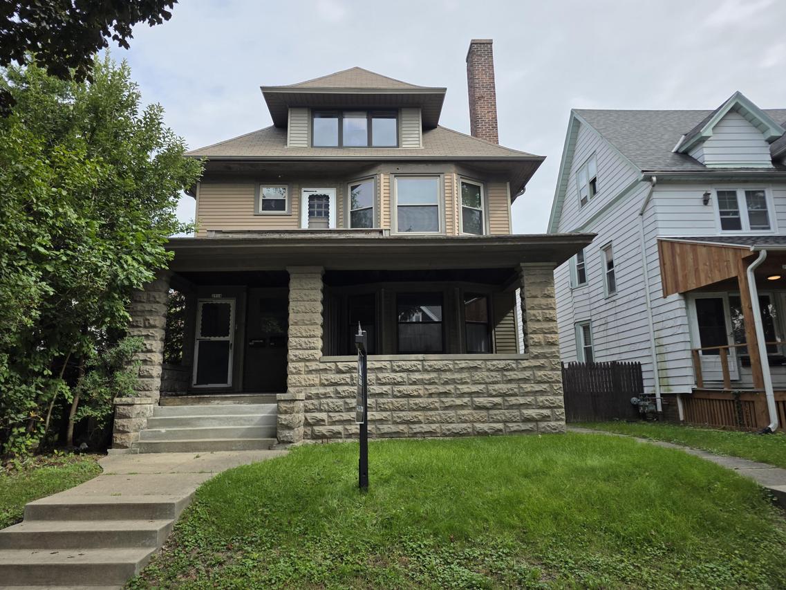 2912 N Maryland Ave, Milwaukee, WI 53211