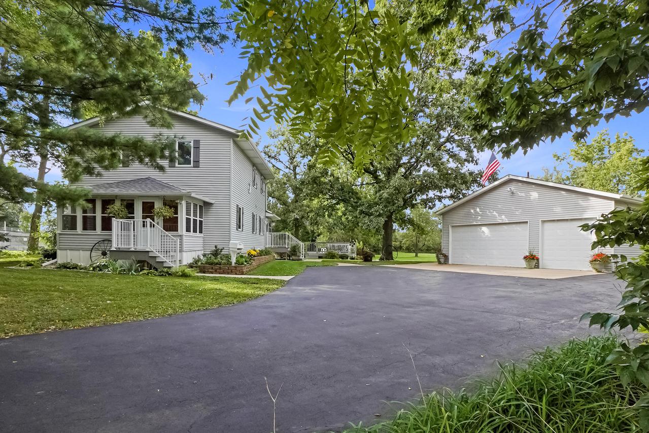 161 Caldwell St, Pewaukee, WI 53072