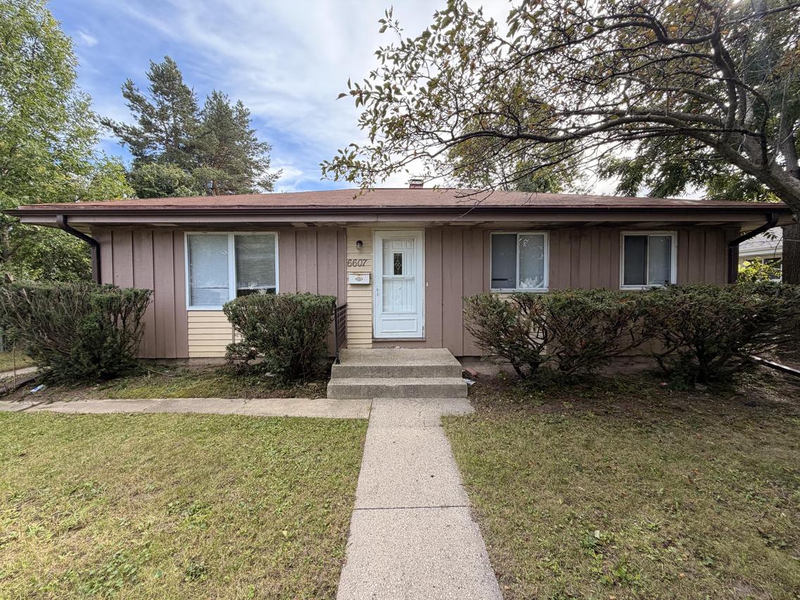 6607 W Brentwood Ave, Milwaukee, WI 53223