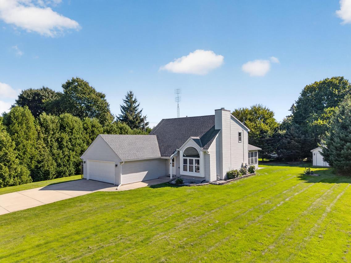2733 4 1/2 Mile Rd, Caledonia, WI 53402