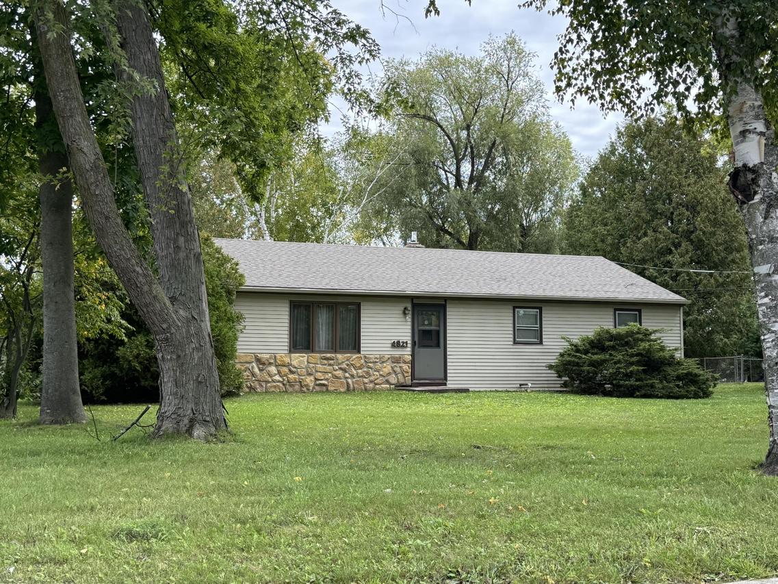 4821 Vista Rd, Manitowoc, WI 54220