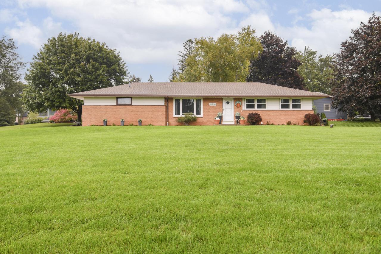 18550 Brookridge Dr, Brookfield, WI 53045