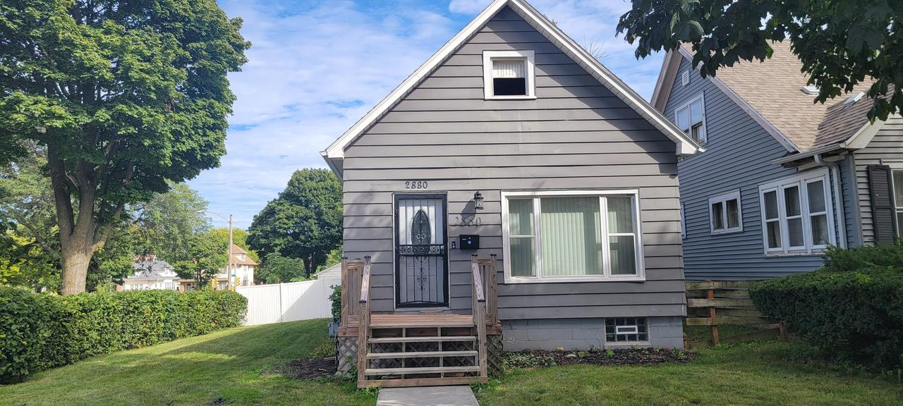 2880 N 52nd St, Milwaukee, WI 53210