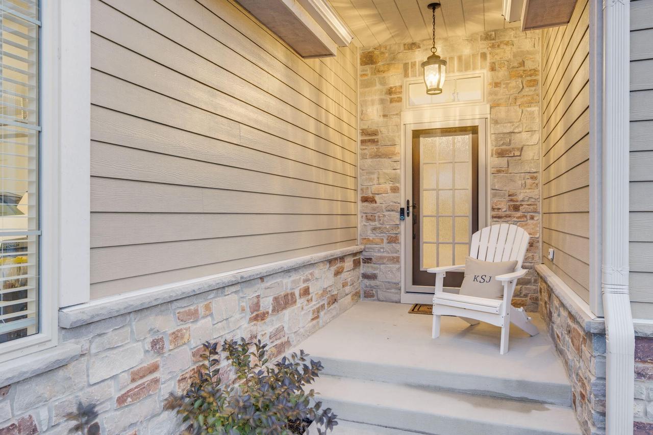 1620 Belmont Ln #26, Oconomowoc, WI 53066