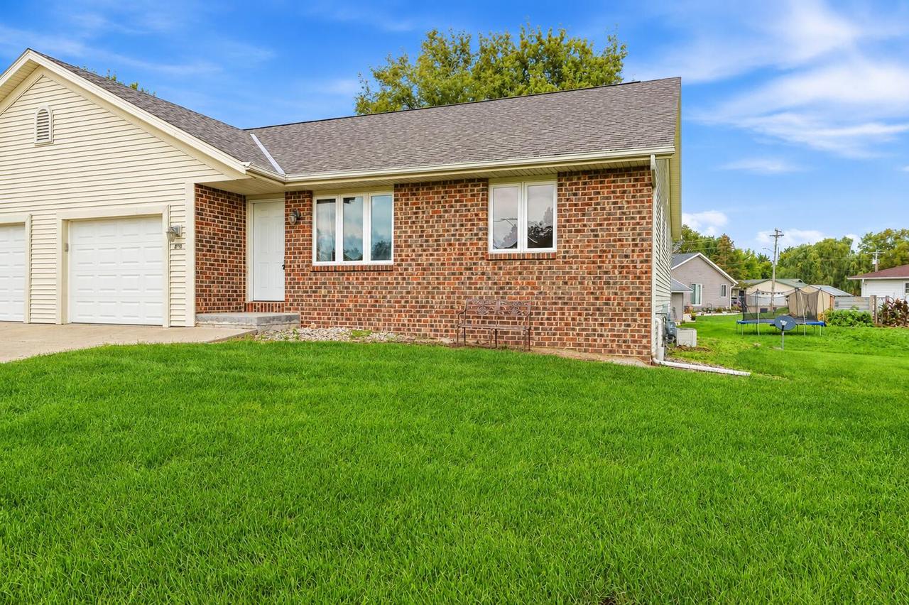 406 Keno Cir, Horicon, WI 53032