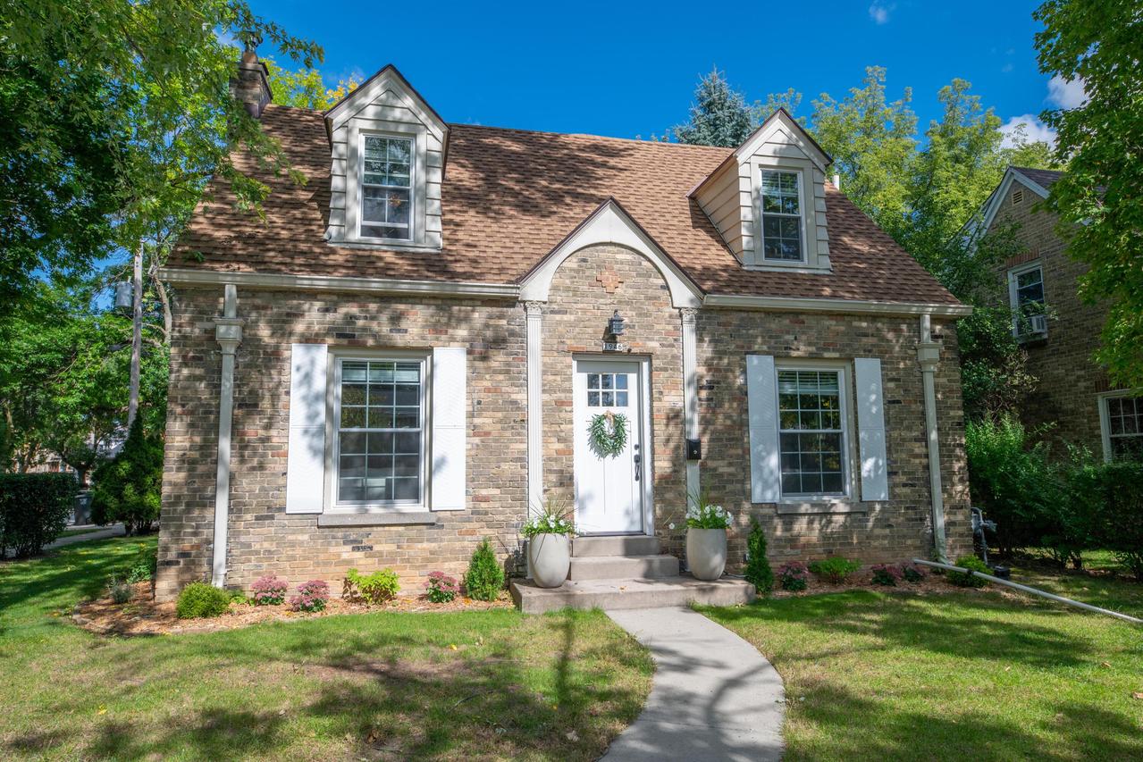 1946 Ludington Ave, Wauwatosa, WI 53226