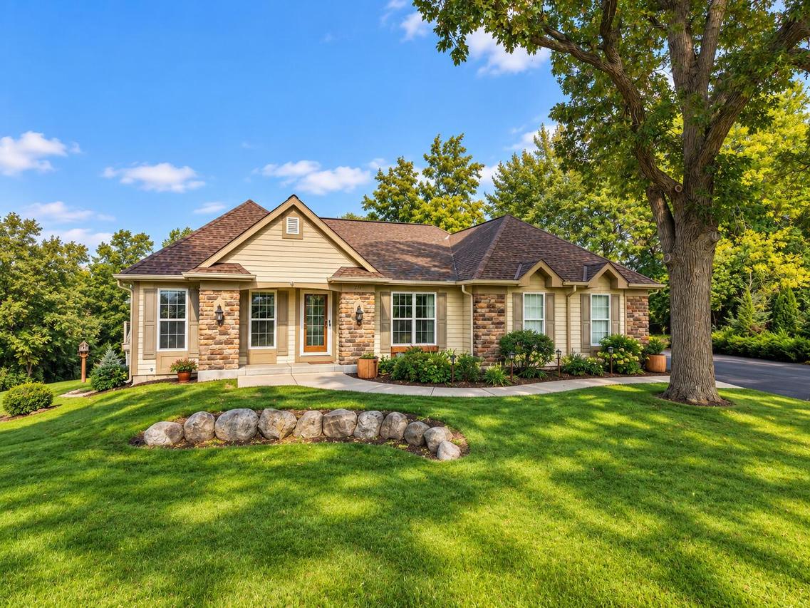 211 Kummrow Ct, Wales, WI 53183