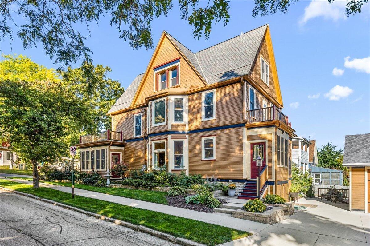 833 Walnut St, West Bend, WI 53095