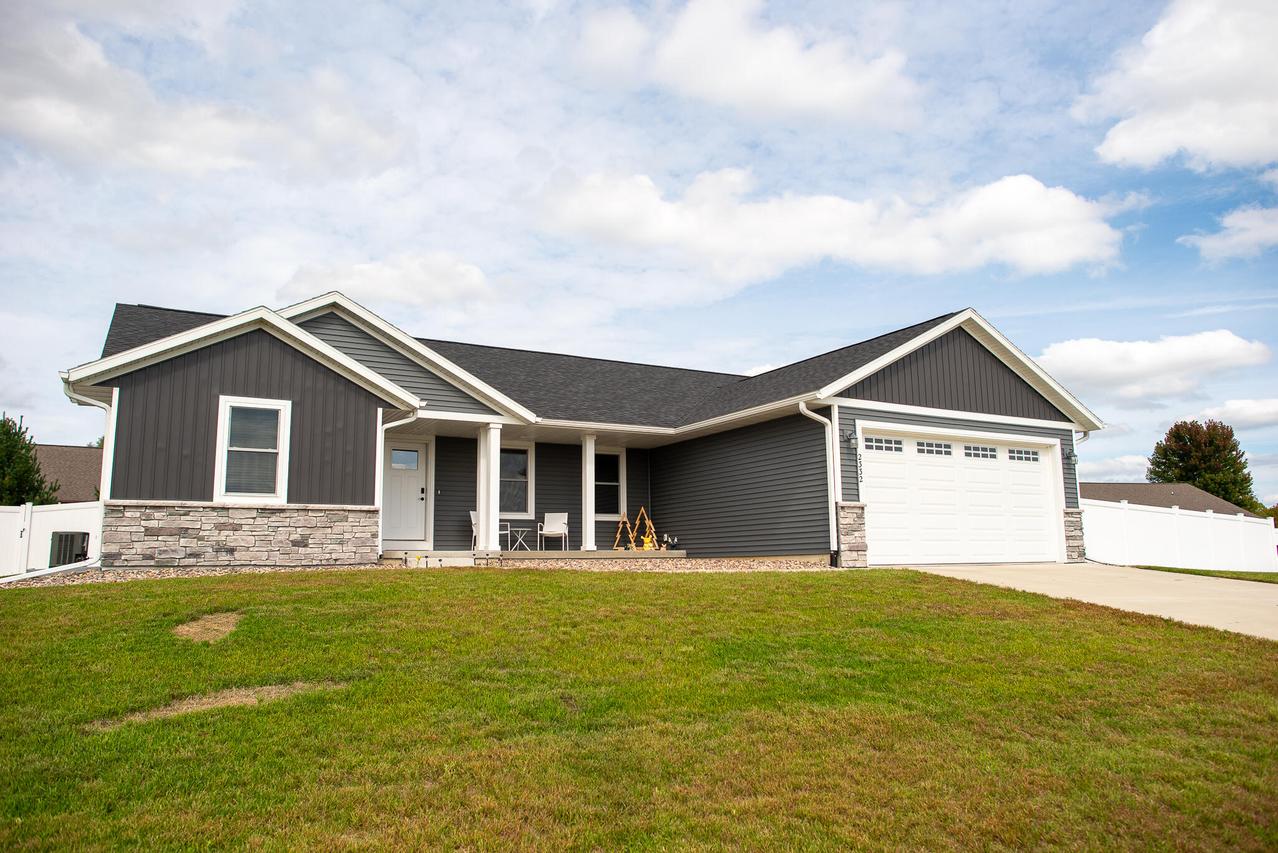 2332 W Hanson Pl, Sparta, WI 54656