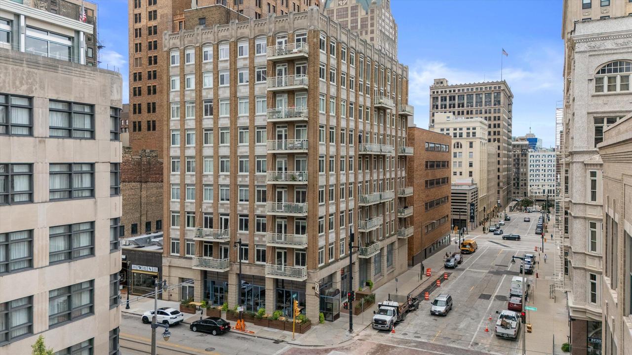 741 N Milwaukee St #302, Milwaukee, WI 53202