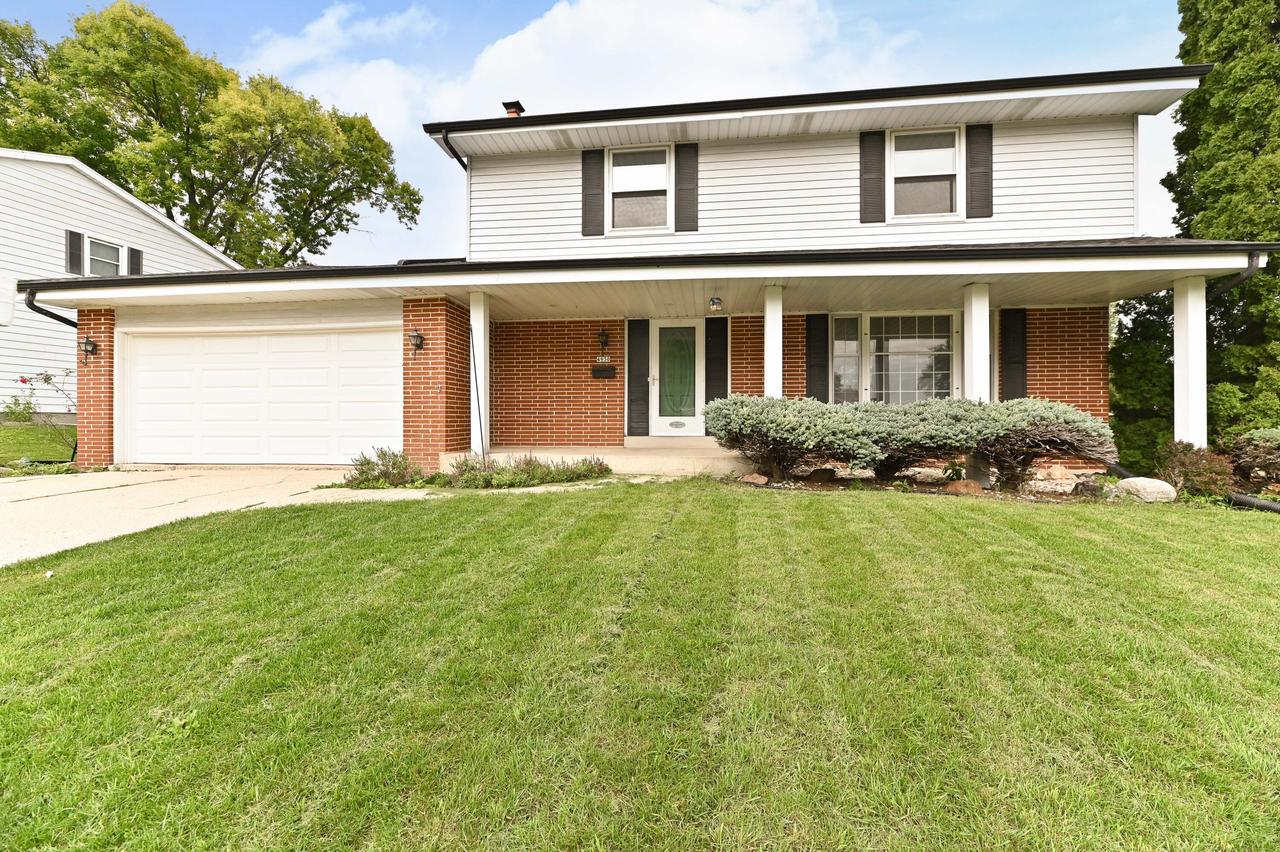 4930 Saxony Ln, Greendale, WI 53129