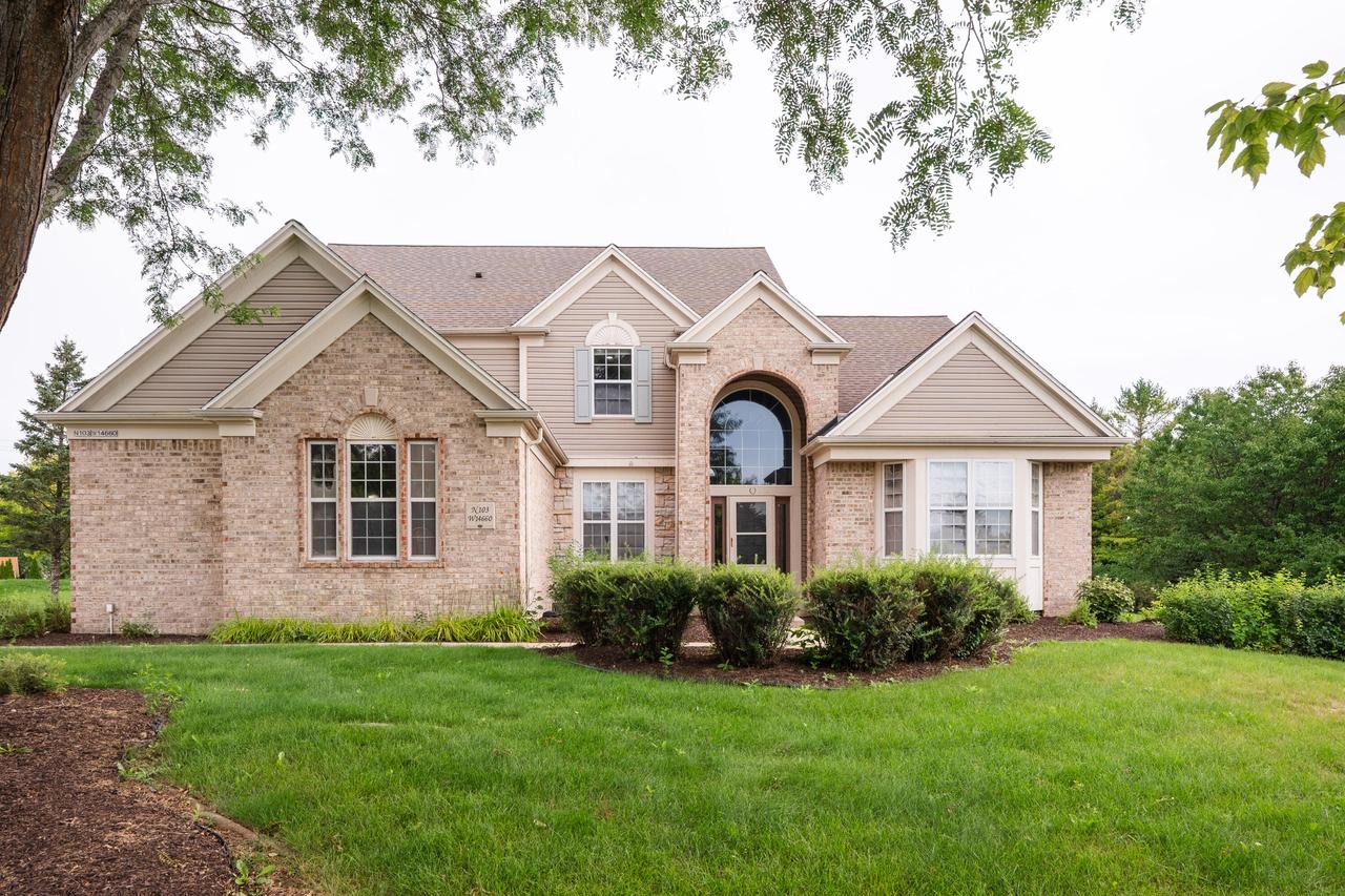 N103W14660 Hawkeye Ct, Germantown, WI 53022