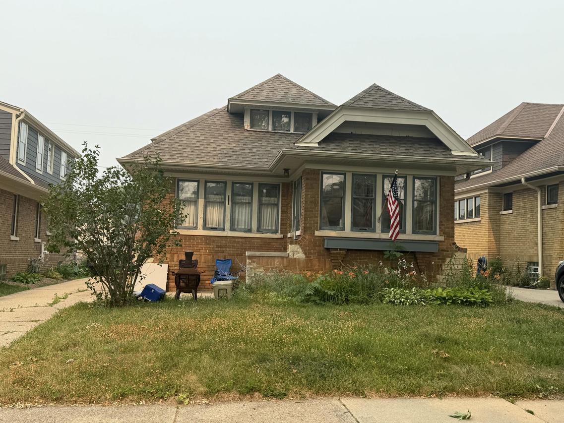 2451 N 61st St, Wauwatosa, WI 53213
