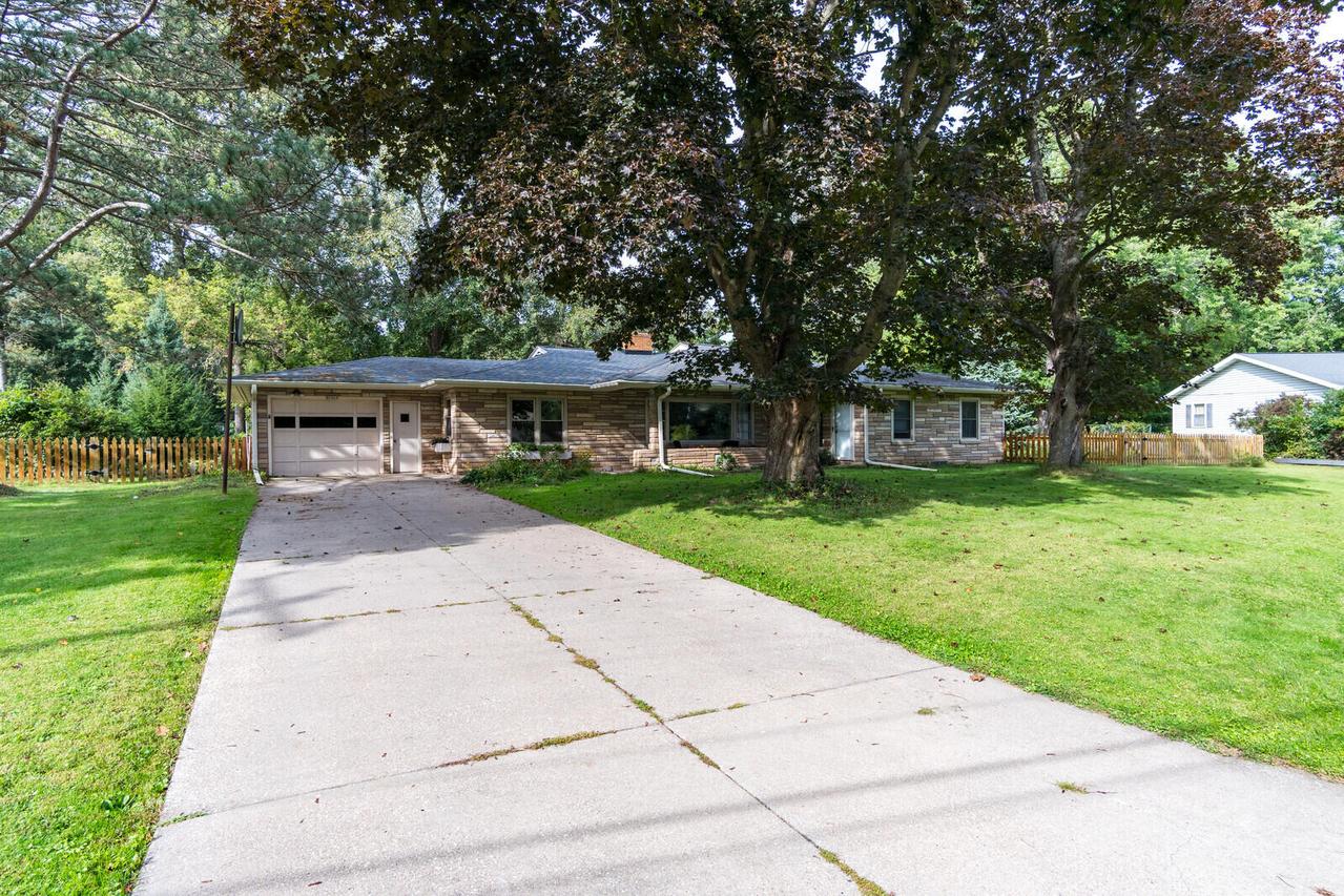 N1769 Birchview Rd, Shelby, WI 54601
