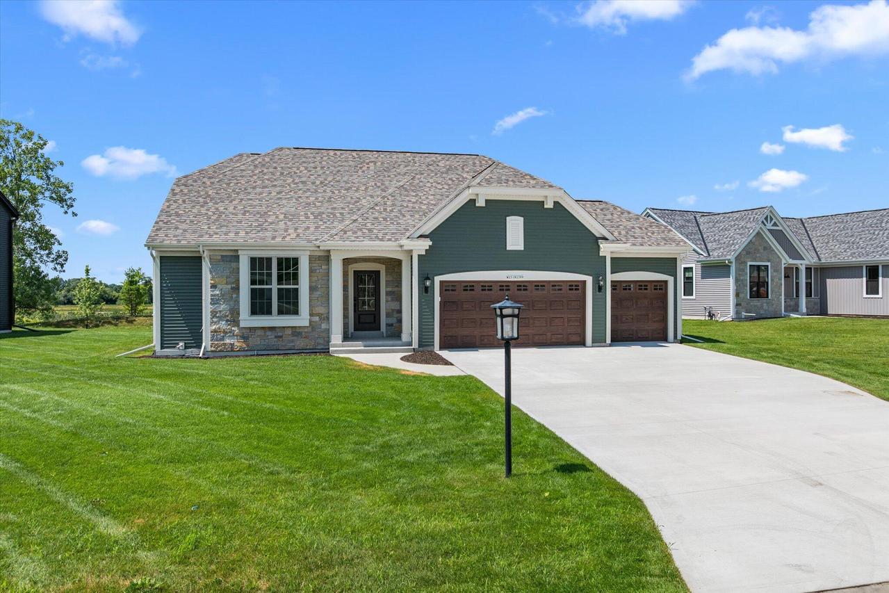 W251N2399 Valleyview Cir, Pewaukee, WI 53072