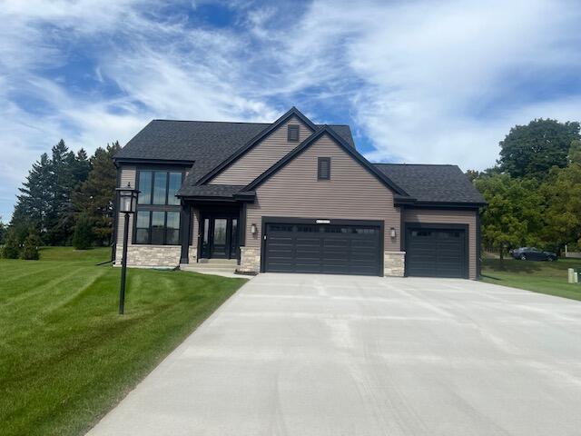 W251N2459 Valleyview Cir, Pewaukee, WI 53072