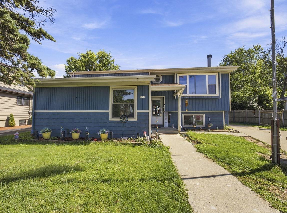 1336 S 92nd St, West Allis, WI 53214