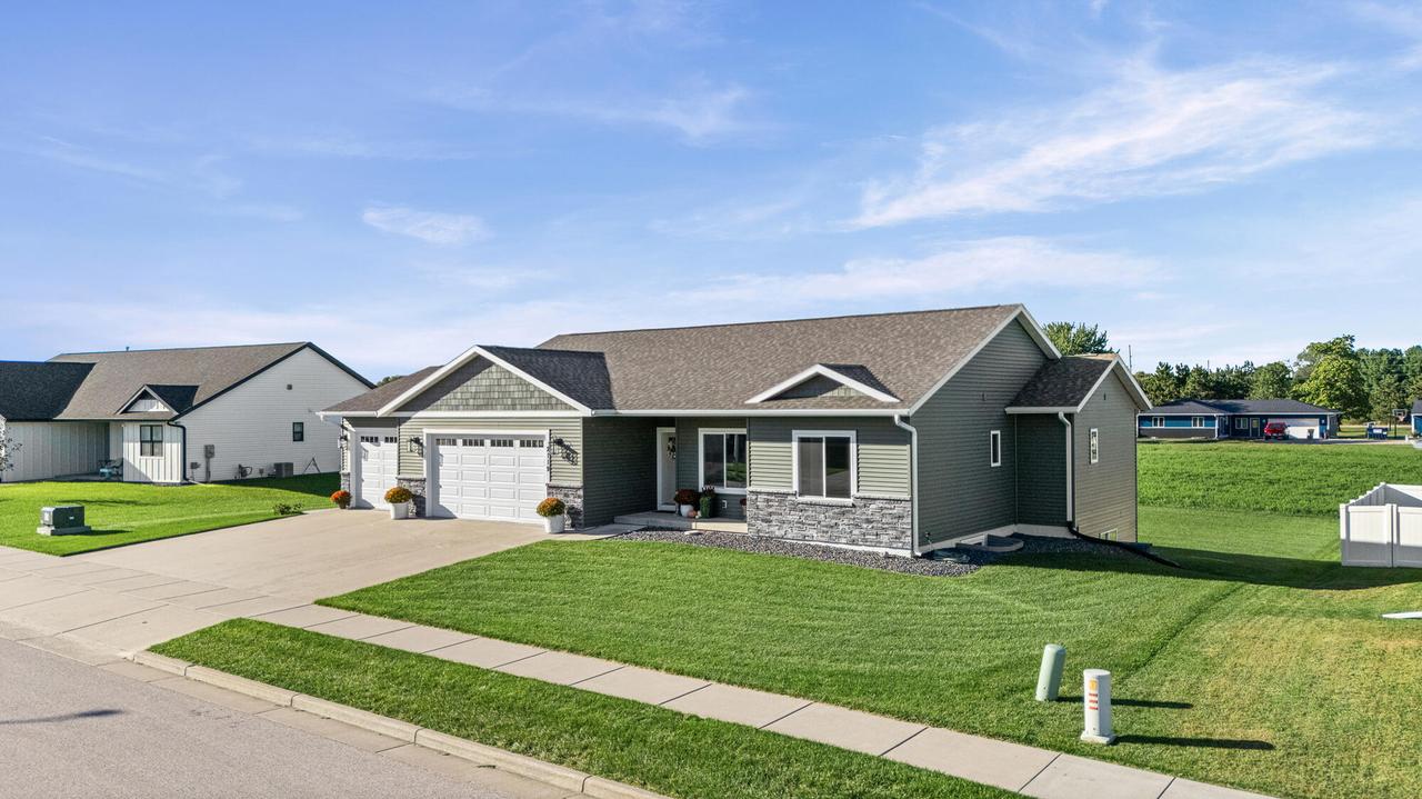 2119 Spakenburg Rd, Holmen, WI 54636