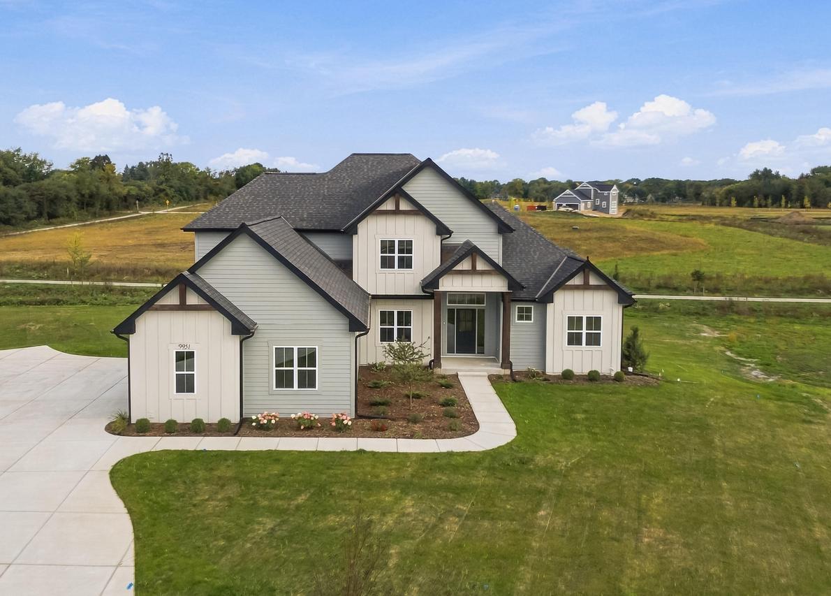 9951 N Cygnet Ct, Mequon, WI 53097