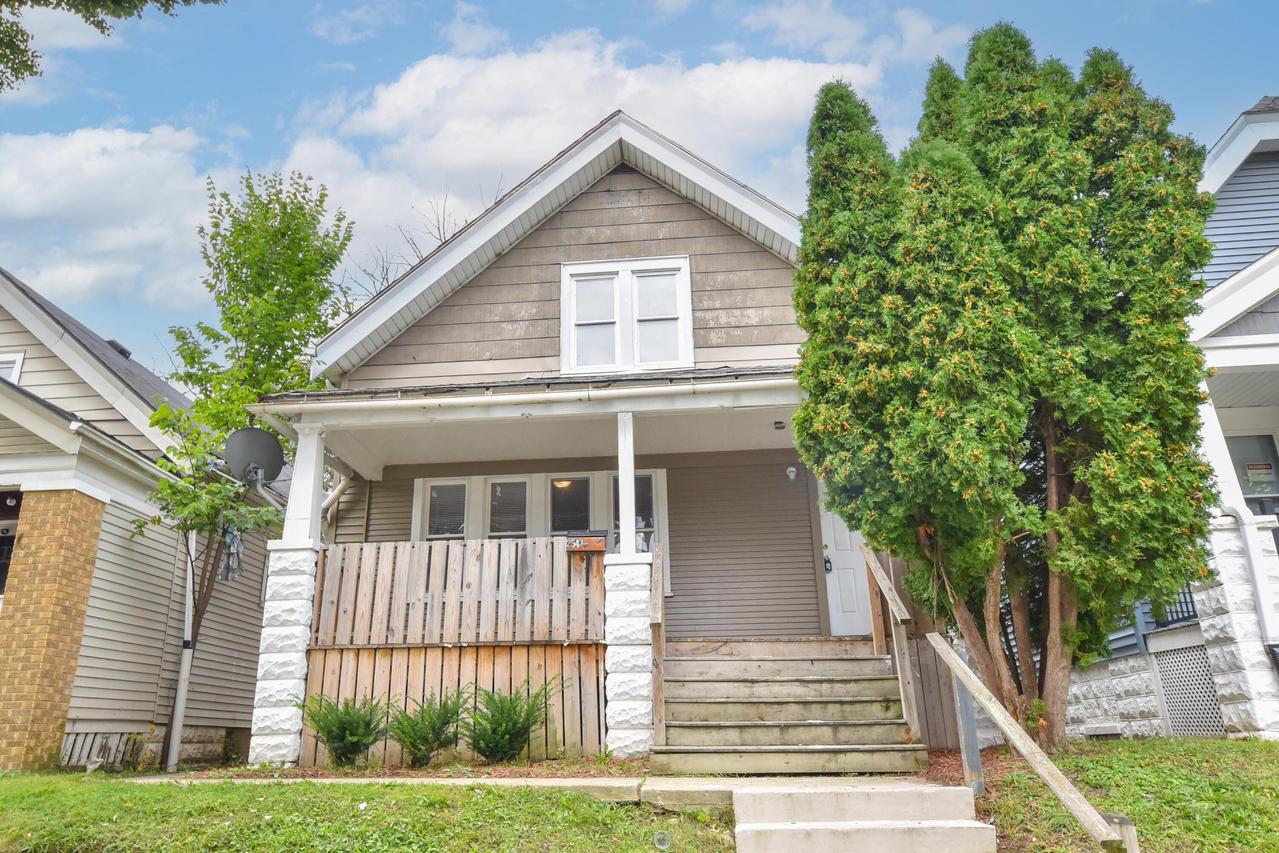 2543 N 37th St, Milwaukee, WI 53210