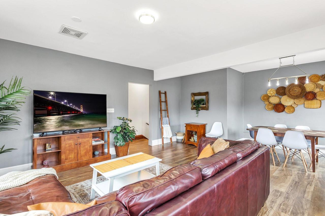 3041 N Oakland Ave #3043, Milwaukee, WI 53211