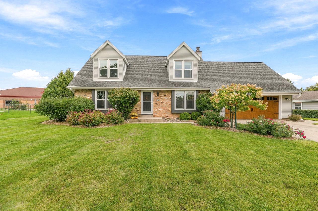 8046 W Imperial Dr, Franklin, WI 53132