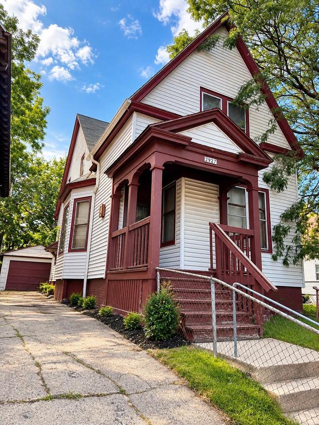 2927 N 12th St, Milwaukee, WI 53208
