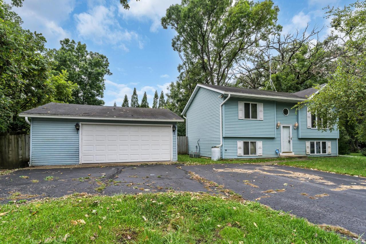 28619 106th St, Salem Lakes, WI 53179