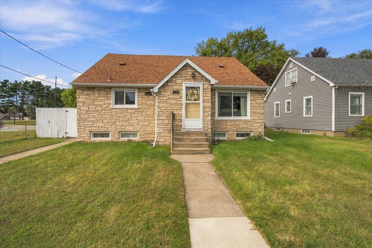 2544 S 16th St, La Crosse, WI 54601