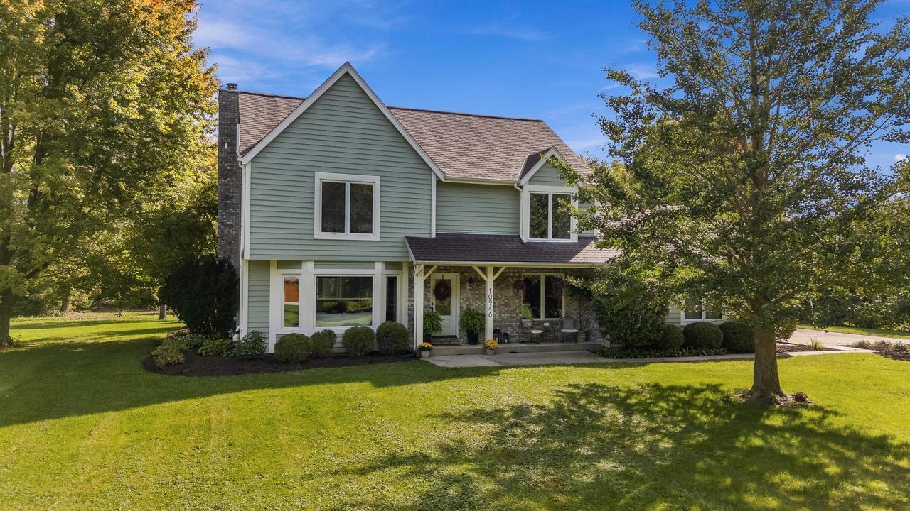 10946 N Sherwood Dr, Mequon, WI 53092