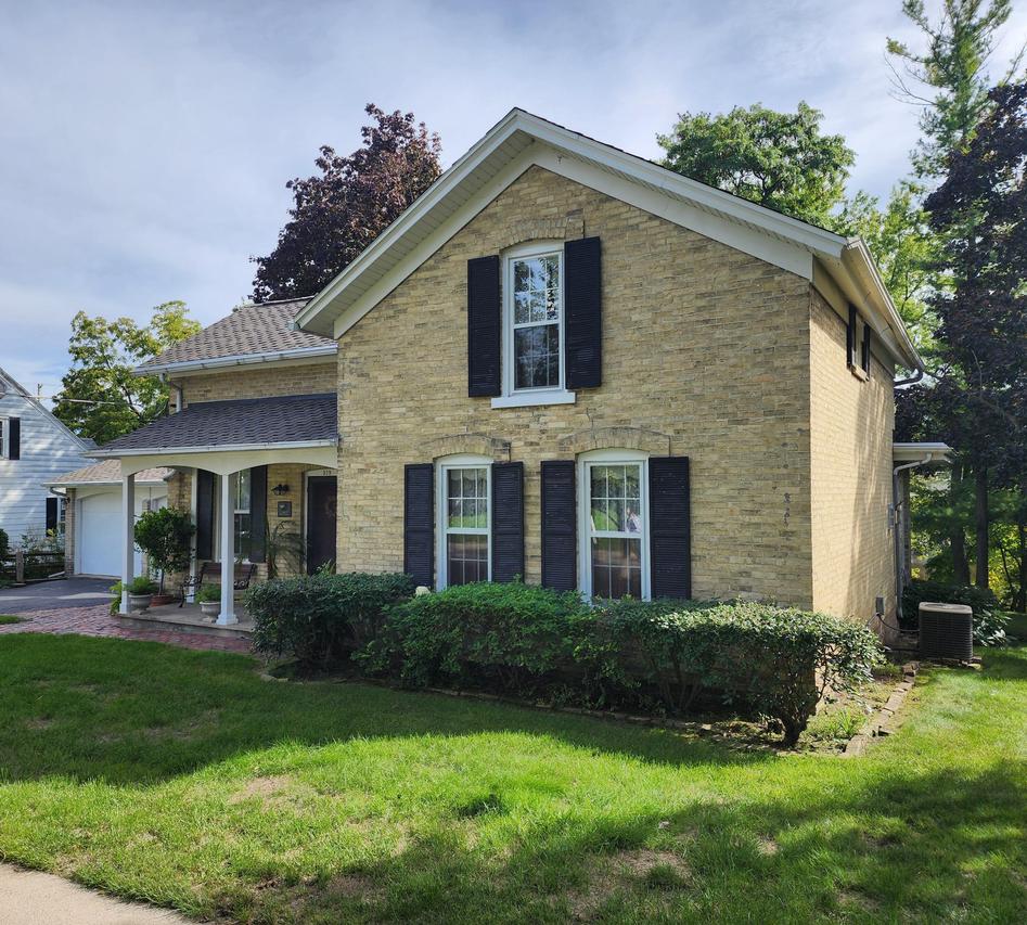 319 Elizabeth St, Watertown, WI 53098