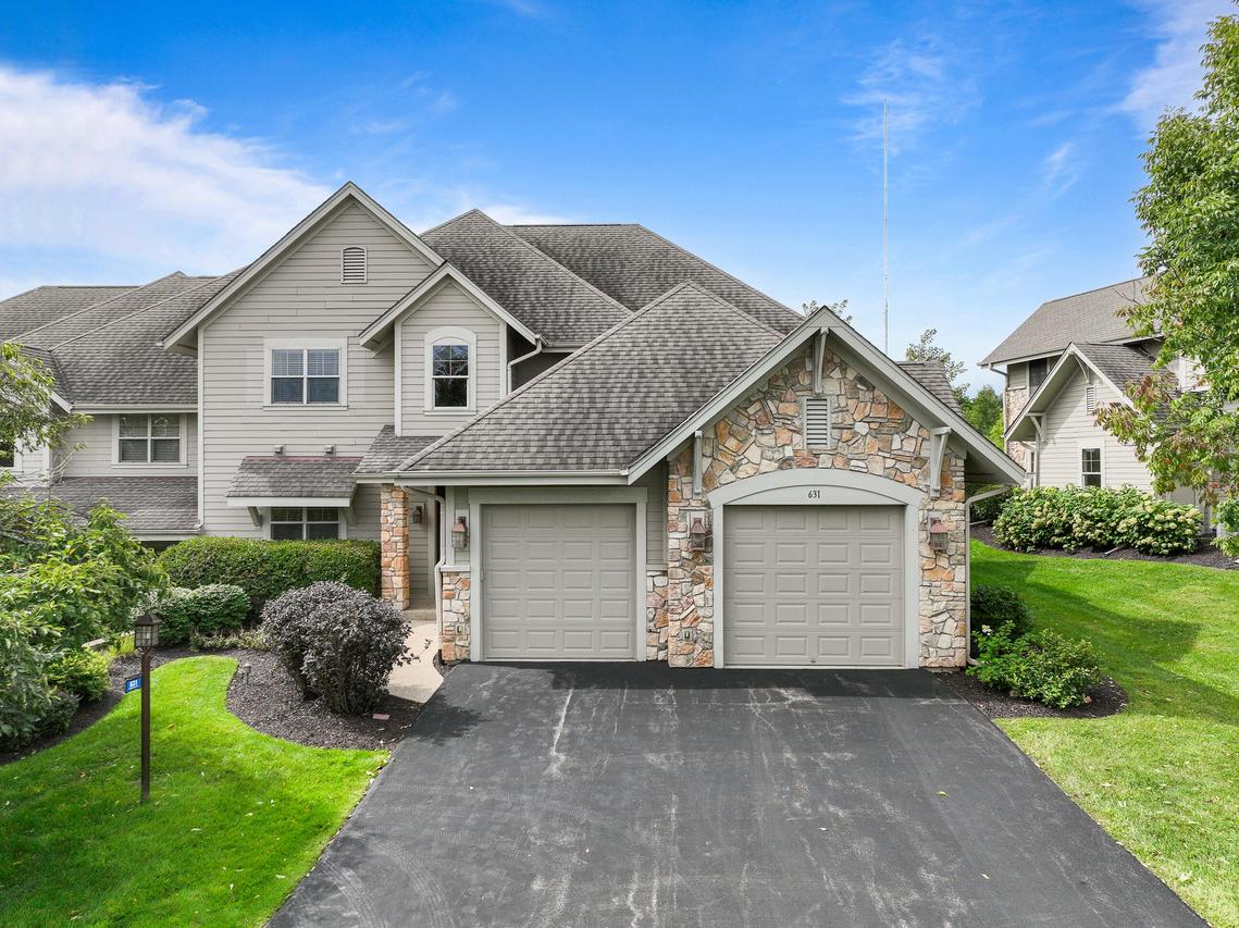 631 Eagleton Dr #55-16, Geneva, WI 53147