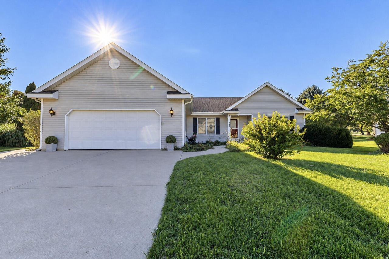 804 Jamesway Dr, Watertown, WI 53098
