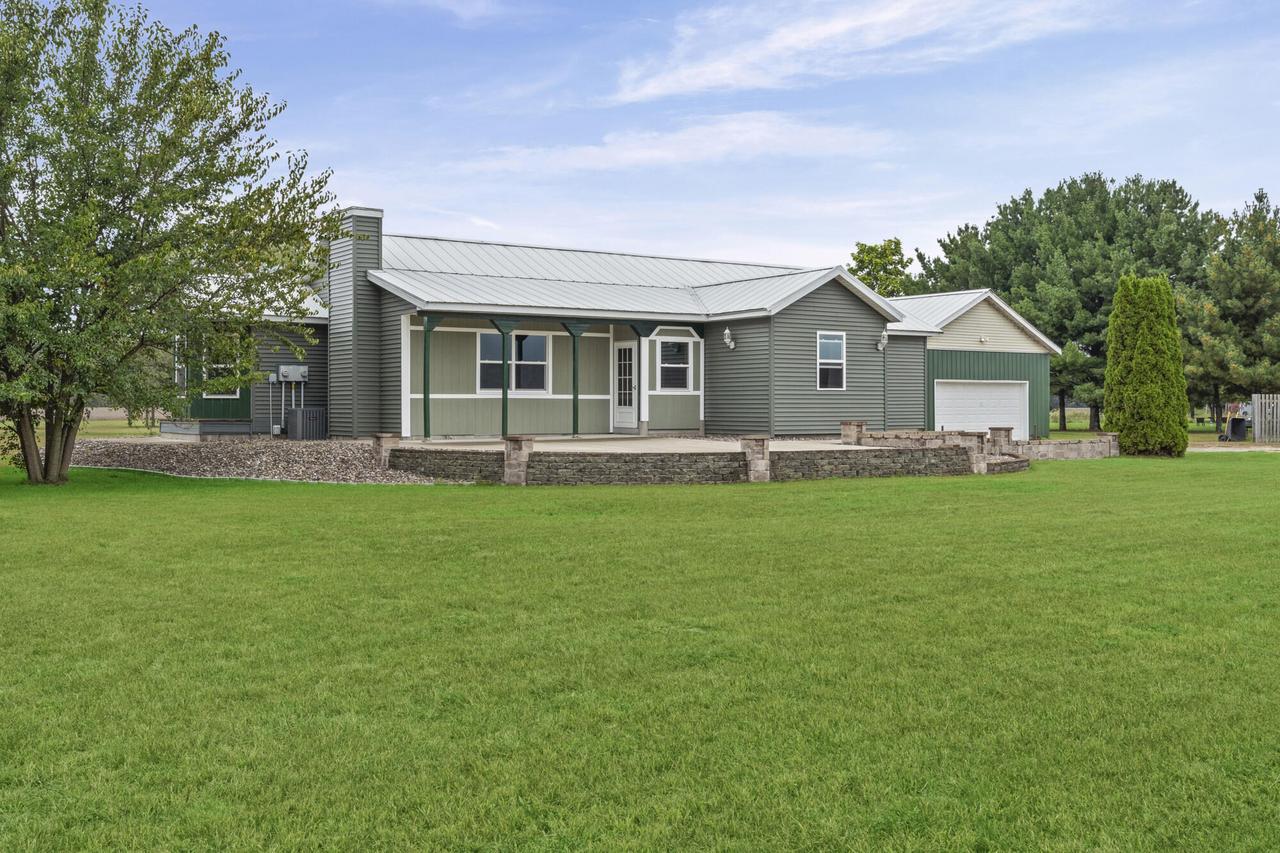 N7829 Amsterdam Prairie, Holland, WI 54636