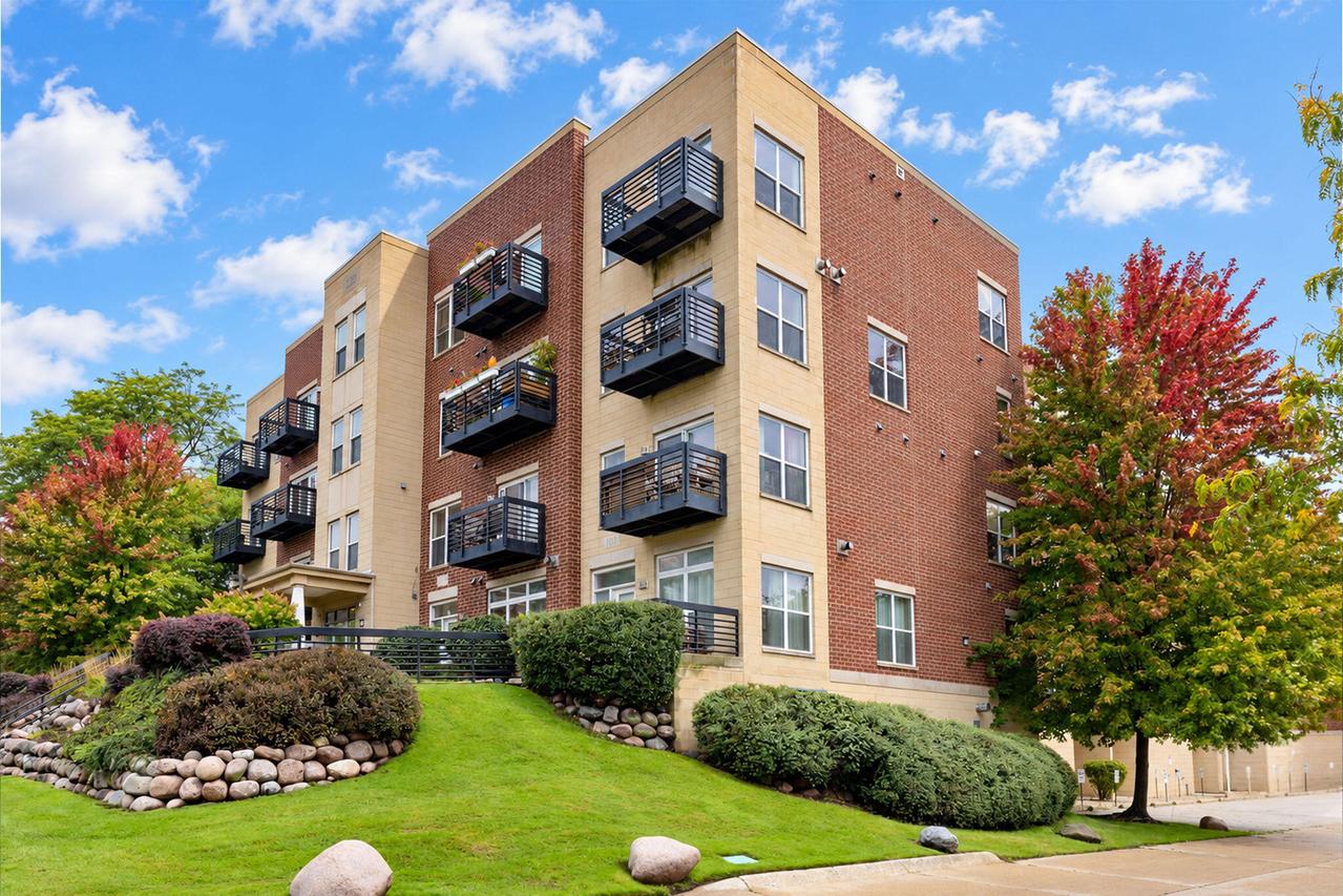 1220 E Locust St #109, Milwaukee, WI 53212