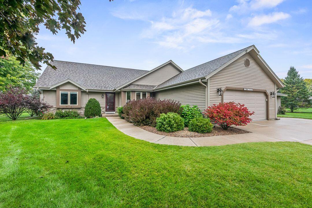 S79W15520 Foxboro Pl, Muskego, WI 53150