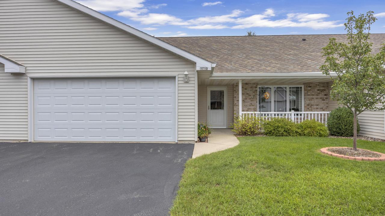 1715 Springwood Ct, Sheboygan, WI 53081