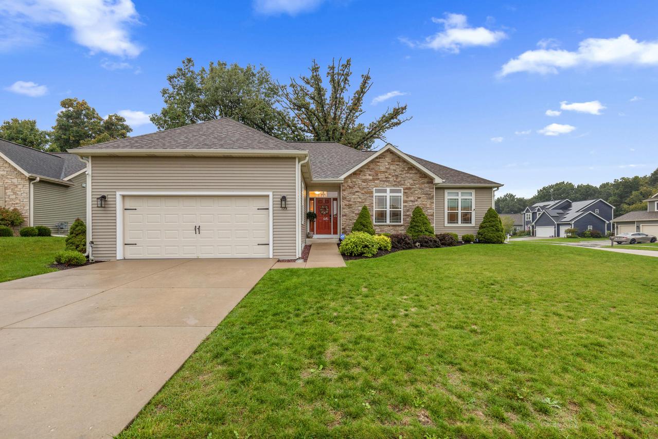 174 N Wild Flower Ln, Elkhorn, WI 53121