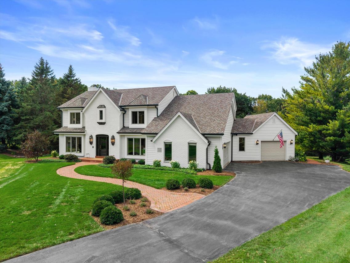 W308N1801 Westlake Cir, Delafield, WI 53018