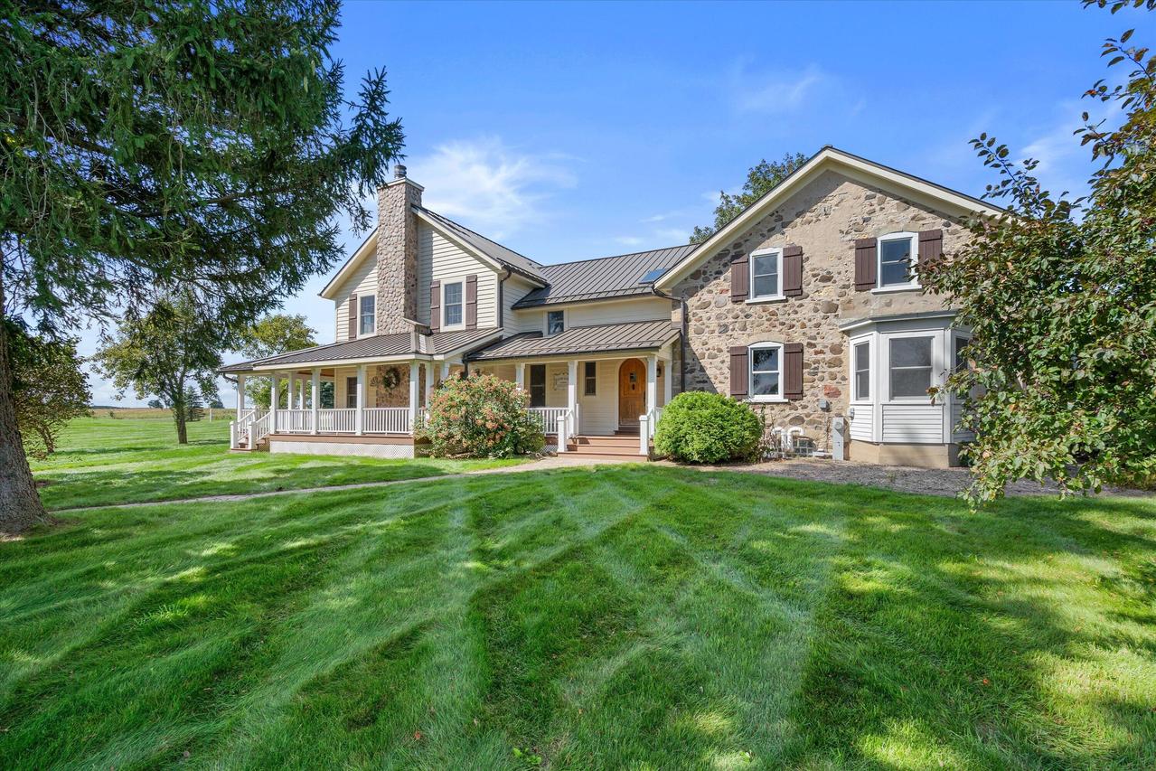 2237 Washington Ave, Cedarburg, WI 53012