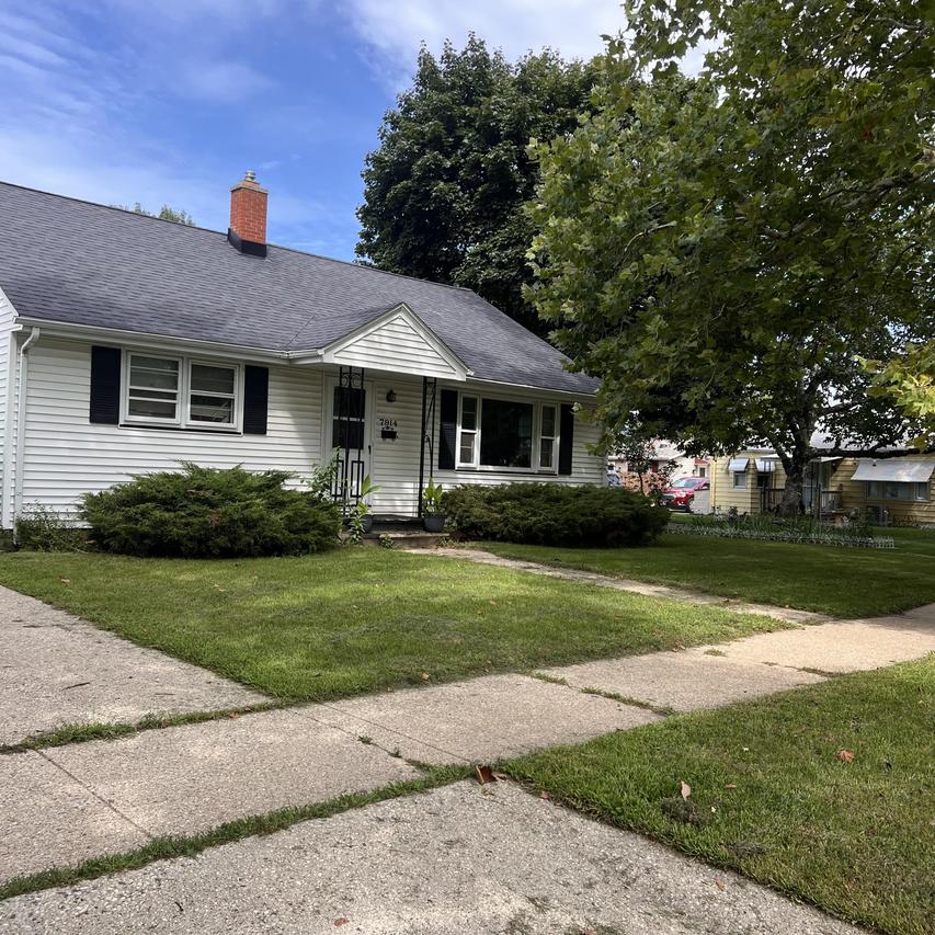 7914 18th Ave, Kenosha, WI 53143