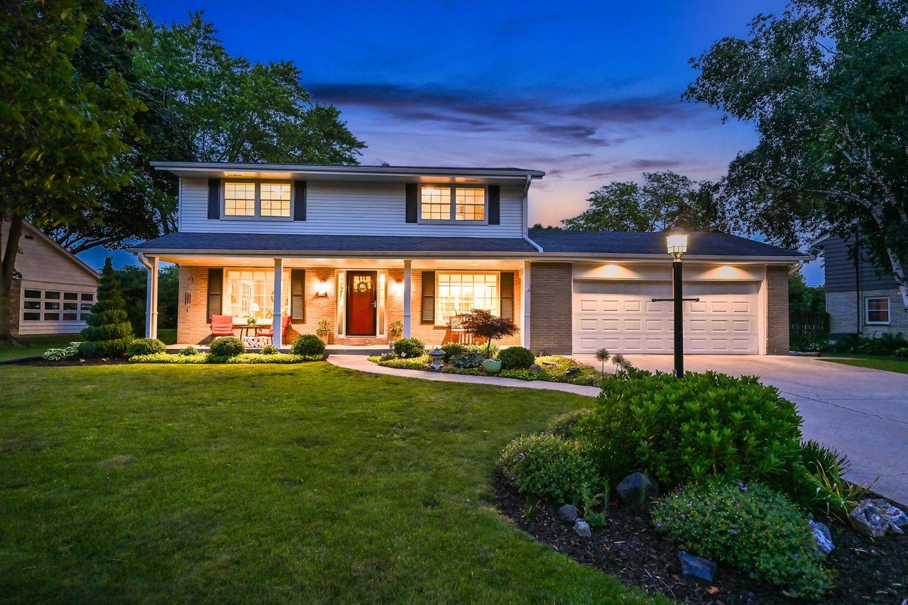 7408 N Seneca Rd, Fox Point, WI 53217