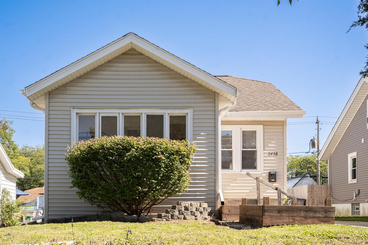 2438 N 58th St, Milwaukee, WI 53210