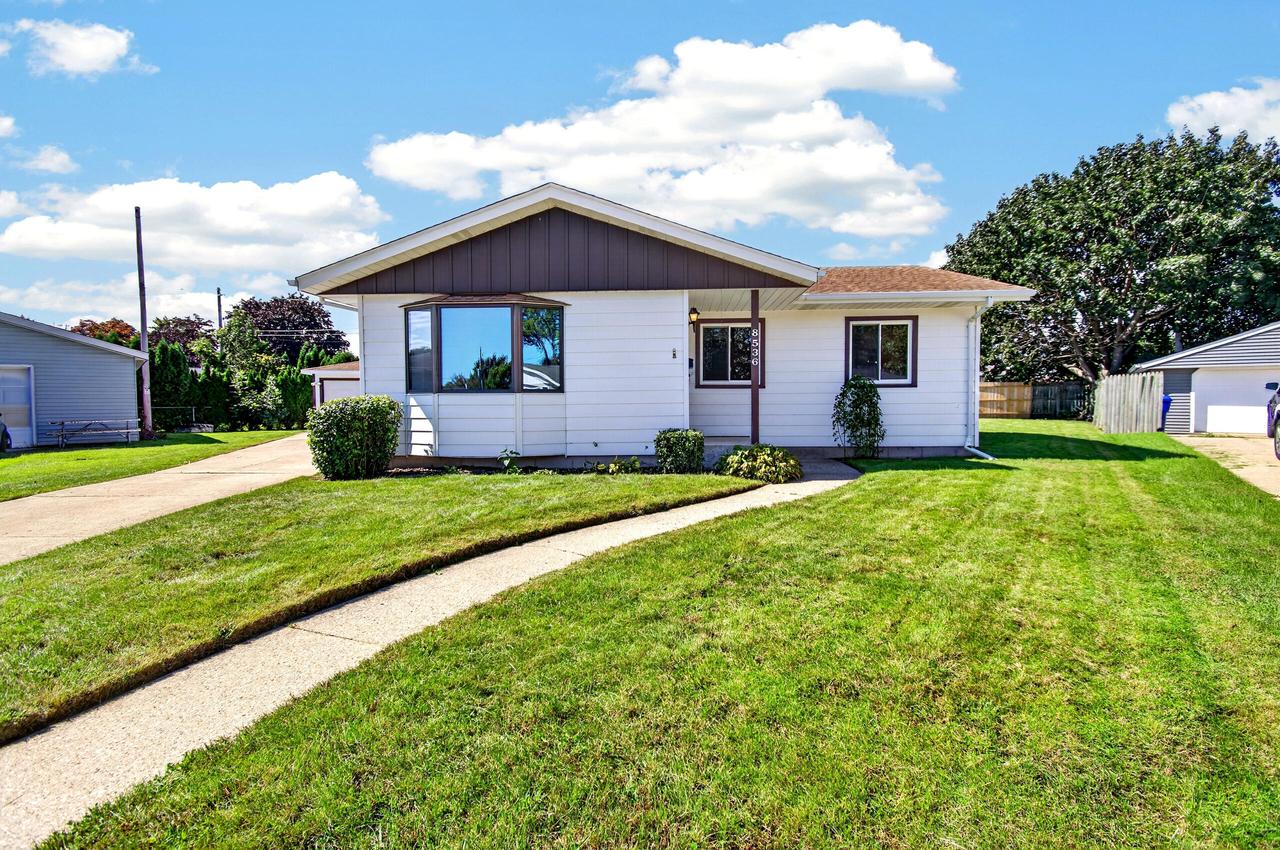 8536 18th Ave, Kenosha, WI 53143
