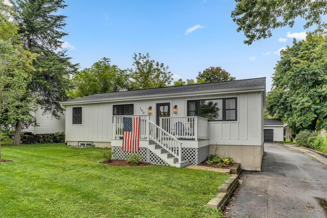 190 Dewey Ave, Fontana, WI 53125